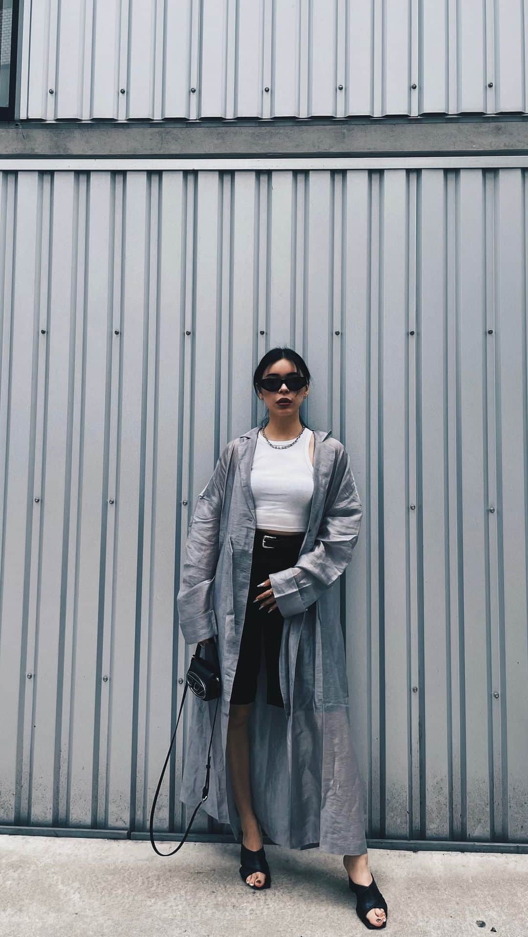 藤川ありすのインスタグラム：「おNewの夏用カーディガンを着てお出かけ🧥 @cielair のシースルーカーディガン whiteと迷ってgrayにしました♡ モードな感じかオシャレ♡  #夏 #カーディガン #シースルー #cielair」