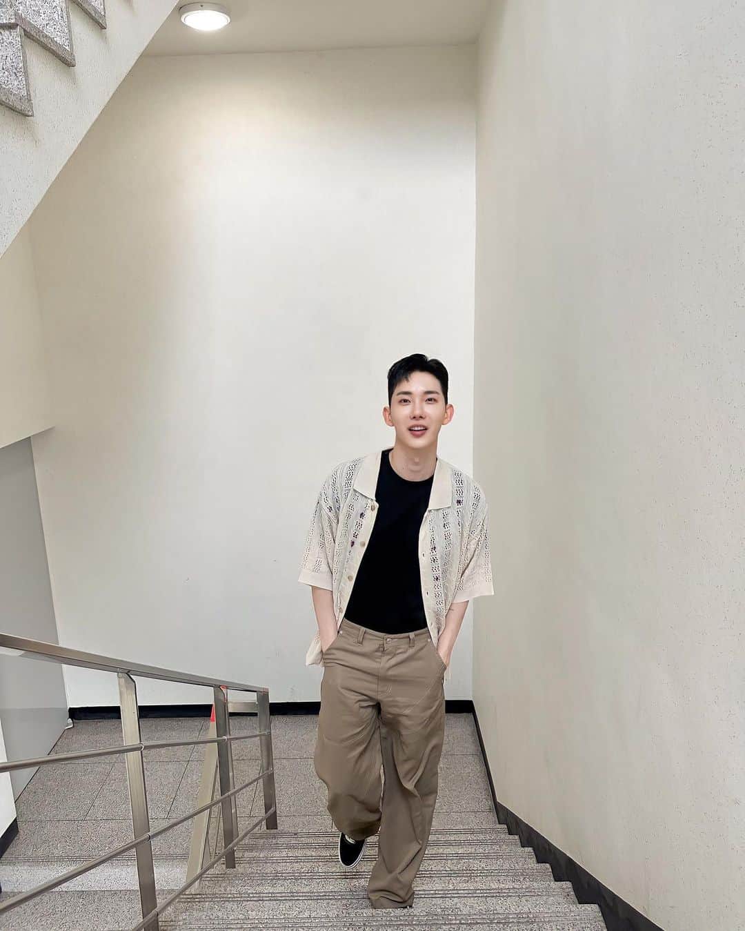 チョ・グォン さんのインスタグラム写真 - (チョ・グォン Instagram)「안녕6️⃣월아 (오늘오후6️⃣시에유튭티져올라감)」6月1日 13時22分 - kwon_jo