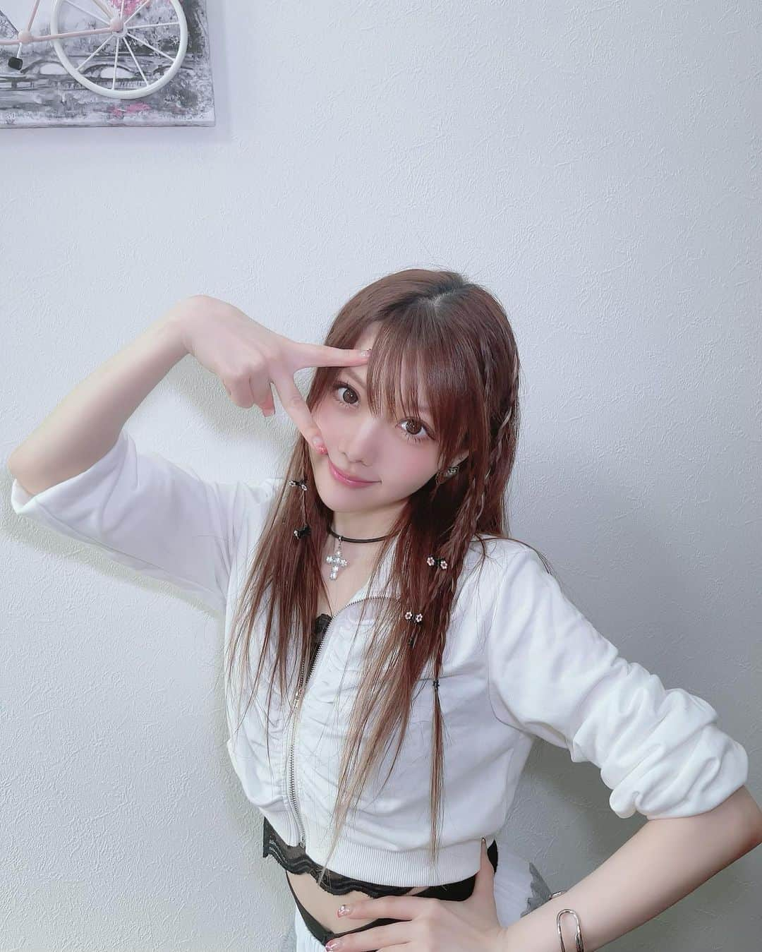 田中れいなさんのインスタグラム写真 - (田中れいなInstagram)「. TikTok投稿しました🩵 見てね〜🥰 ・‥…━━━☞・‥…━━━☞ #tiktok #三つ編みアレンジ」6月1日 13時32分 - tanakareina.lovendor