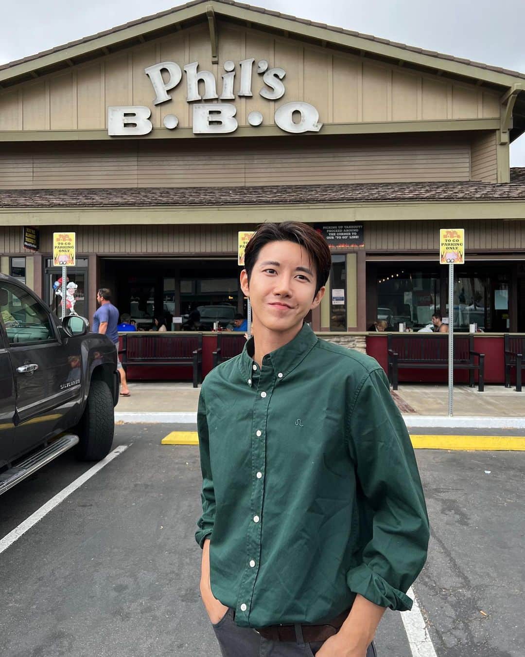 ファン・グァンヒさんのインスタグラム写真 - (ファン・グァンヒInstagram)「Phil’s B.B.Q🍖🍴」6月2日 0時31分 - prince_kwanghee