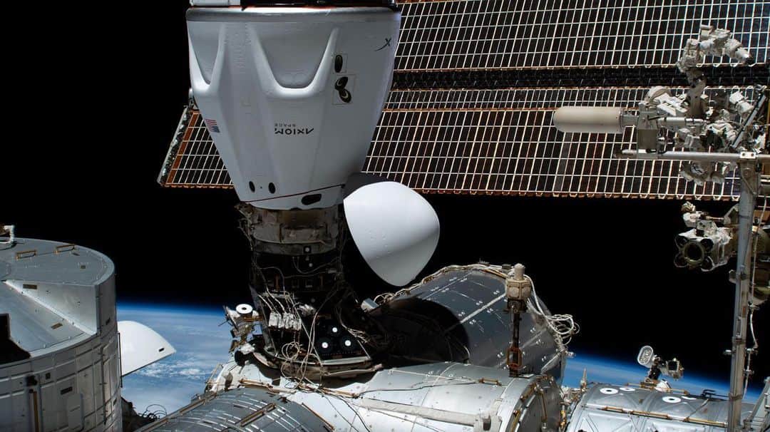 国際宇宙ステーションさんのインスタグラム写真 - (国際宇宙ステーションInstagram)「#ICYMI: The SpaceX Dragon spacecraft undocked from the space-facing port of the International Space Station’s Harmony module at 11:05 a.m. EDT on May 30. This completes the second all-private astronaut mission to the orbiting laboratory, Axiom Mission 2 (Ax-2).  Joint operations with the Johnson, Axiom, and SpaceX mission control teams ended when the spacecraft exited the area of the space station, approximately 30 minutes after undocking and Axiom Space led independent coverage of reentry and splashdown.  The crew successfully returned to Earth and splashed down off the coast of Panama city, Florida at 11:04 p.m. EDT on May 30 returning over 300 pounds of hardware, science, and supplies.  Private astronaut missions that come to the International Space Station are one part of the agency’s efforts to help NASA meet its future needs and enable a strong market in low Earth orbit in which NASA is just one customer from commercial providers.  📸: NASA/SpaceX  #nasa #spacex #axiomspace #Ax2 #astronaut #freedom #harmony #international #space #station」6月2日 0時23分 - iss