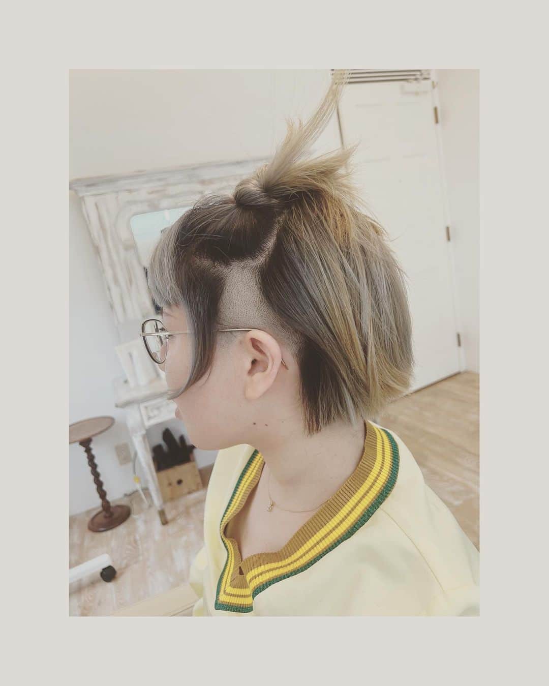のインスタグラム：「中村佳穂ちゃん @kahonakamura_info  @nakamurakahoo   hair cut 松浦美穂 hair color 大島祐介 @twiggy_tokyo   「これからドイツ🇩🇪でのライブがあるから…今回、私のイメージは”大五郎”」 と…佳穂ちゃん。 彼女独特の感性…刺激ウケます笑😂 punk‼︎tasty✨ これまた楽しいsessionでした！  ドイツ〜アムステルダムで ライブや撮影をやって。 niceなヘアアレンジも‼︎ 　photo  nanakokoyama 　hair&make-up  yamadaayami  知人の向井山朋子さん　@tomokoamsterdam ともsessionして来たよう。  お帰りなさい✨  #haircut #大五郎スタイル #haircolor  #hairsalon #yumedreaming #ドイツでライブ #アムステルダムでセッション #撮影」