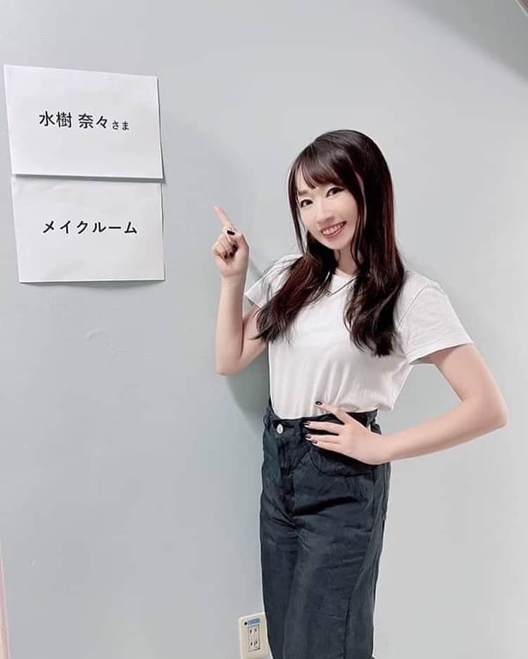 水樹奈々のインスタグラム：「#水樹奈々ブログ 2022.05.27  「足パンパンで頑張りました🤣‼️」  本日は、夏のライブツアー「LIVE PARADE 2023」のオープニング＆ブリッジムービー撮影でした❗️  今回も映像監督ルーシーさん指揮の元、スタジオでしっかり世界観を作り込み、丸一日かけて撮影🎥✨  重い衣裳に、高いピンヒール👗👠🤣 いつも通りスパルタな撮影でしたが（笑）、今回ならではの素敵な映像が沢山撮れて、完成が凄く楽しみです😆✨　  早くみんなにも観てもらいたいっ💓✨✨」