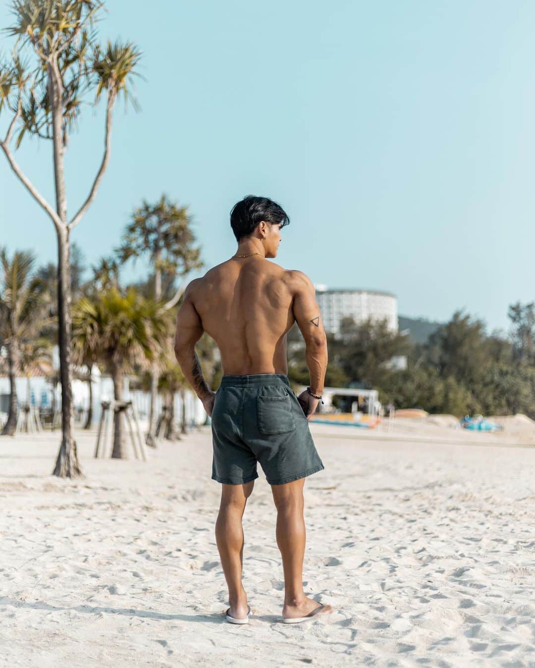 真子心太朗さんのインスタグラム写真 - (真子心太朗Instagram)「・ Hello June🍹 夏のはじまり。 ・ ・ ・ ・ #summer #hellojune #beach  #okinawa #okinawatrip #fitness  #fitnessmotivation #bodybuilder  #mensphysique #bodybuilding  #lifestyle #workout #training」6月1日 22時59分 - shintaro_manago105