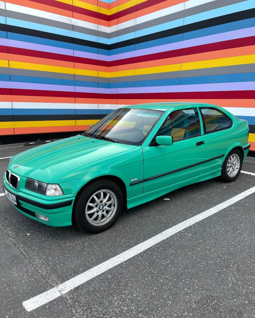 BMWさんのインスタグラム写真 - (BMWInstagram)「BMW Individual a symphony of color 🎨  #BMWRepost @e36.individual  The 1997 BMW 3 Series Compact.  #BMW #BMWClassic」6月1日 23時00分 - bmw