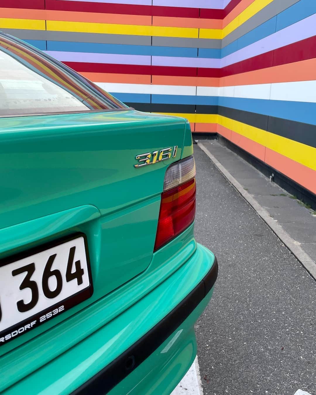 BMWさんのインスタグラム写真 - (BMWInstagram)「BMW Individual a symphony of color 🎨  #BMWRepost @e36.individual  The 1997 BMW 3 Series Compact.  #BMW #BMWClassic」6月1日 23時00分 - bmw