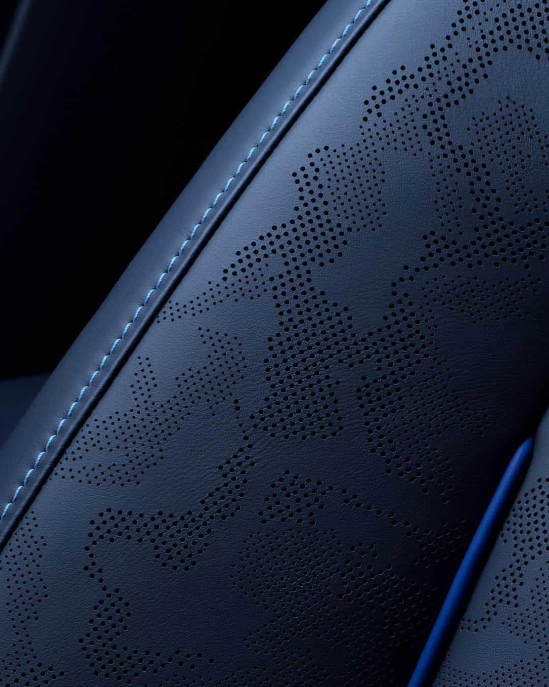 ロールス・ロイスさんのインスタグラム写真 - (ロールス・ロイスInstagram)「Black Badge Cullinan Blue Shadow’s front and rear seats reveal a vivid image of the Earth’s surface.  Each seat displays 75,000 individually placed perforations that encapsulate Earth’s organic cloud patterns swirling above oceans and continents.  The intricate pattern is mirrored on Blue Shadow’s indoor car cover, enticing onlookers to imagine what awaits beneath.  Discover #BlackBadge Cullinan Blue Shadow; link in bio.  #BespokeIsRollsRoyce  — NEDCcorr (combined) CO2 emission: 343 g/km; Fuel consumption: 18.7 mpg / 15.1 l/100km WLTP (combined) CO2 emission: 377-370 g/km; Fuel consumption: 17.0-17.3 mpg / 16.6-16.3 l/100km. Further information: https://www.rolls-roycemotorcars.com/en_GB/information/fb-dat-wltp.html」6月1日 23時01分 - rollsroycecars