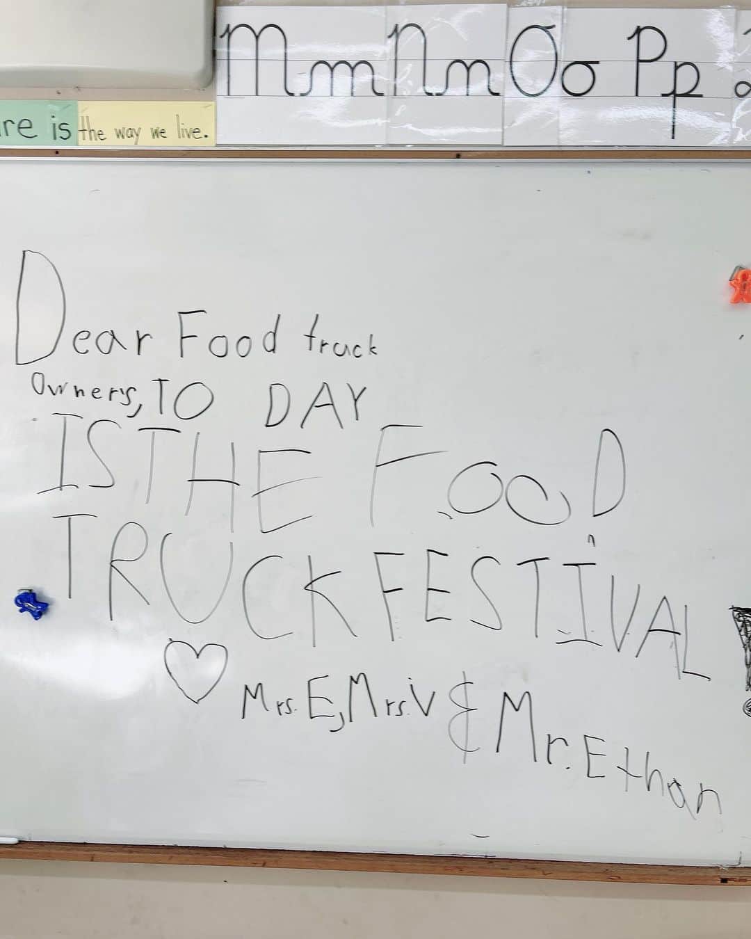 ソン・テヨンさんのインスタグラム写真 - (ソン・テヨンInstagram)「날씨도 ,,아이들도... 모든게  행복한 아침💚  나만의푸드트럭 #foodtruckfestival #school」6月1日 23時02分 - sontaeyoung_official