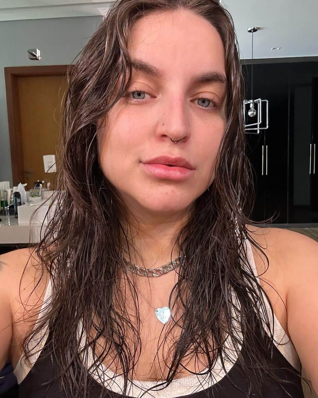 Bruna Unzuetaのインスタグラム：「De 1 a 5, qual Bruna te representa hj? 🫠」