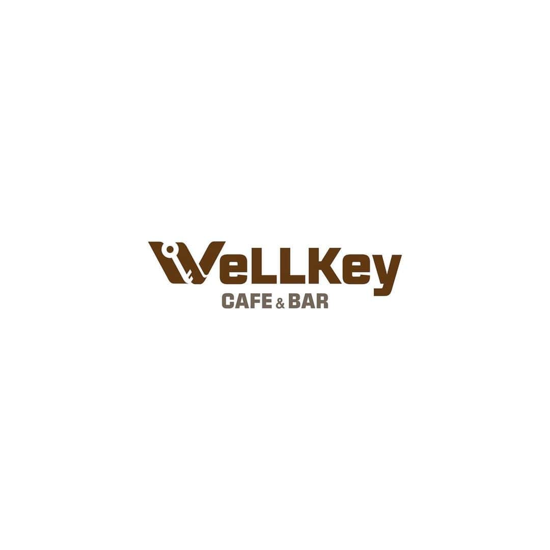 長谷川惠一のインスタグラム：「【お知らせ】 2023年6月2日(金)『WeLLKey（ウェルキィ）CAFE＆BAR』 1号店を東京都港区麻布十番にオープンします💁‍♂️  わたしたちは、カラダの健康とココロのコミュニケーション（ウェルニケーション）ができる場所＝ウェルネススポット（以下、ウェルスポ）を創り、  通常のカフェメニューの他、健康なカラダと健康なココロを手に入れるために「出会い」「相談」「学び」の場としてさまざまな企画を検討しています🧐  また、ダイエットや食事改善を始めようとする方のスタートを後押しするために「不要な食品」を「フードドライブBOX」で回収し、食品ロスや食の支援に取り組んでまいります🫡  ぜひ皆さんお気軽にカラダとココロの栄養補給にお越しください😊  ---------------------------------------- 『WeLLKey（ウェルキィ）CAFE＆BAR』☕️  ［所在地］ 東京都港区麻布十番2-18-1 大島ハウス1Ｆ （麻布十番駅4番出口徒歩約2分）  ※基本9:00ー19:00まで不定期営業 ※座席数15席 ※テイクアウトあり ※混雑時はお時間のご相談をさせていただく場合がございます。  ----------------------------------------  #wellkey #cafe #麻布十番」