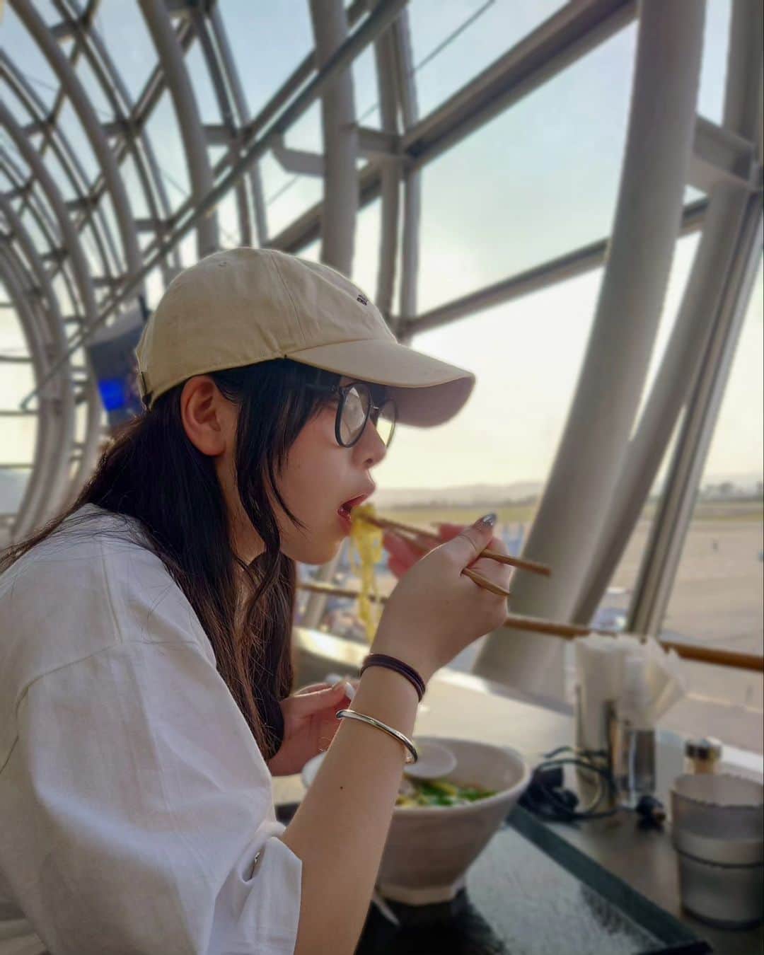 むめいさんのインスタグラム写真 - (むめいInstagram)「岩手県の半月せんべい一生食べてた 笑 まじおいしかった。また食べたい   #Xperiaアンバサダー ⁡ ⁡⁡#Xperia5IV ⁡ ⁡#xperia」6月1日 23時18分 - mumeix820
