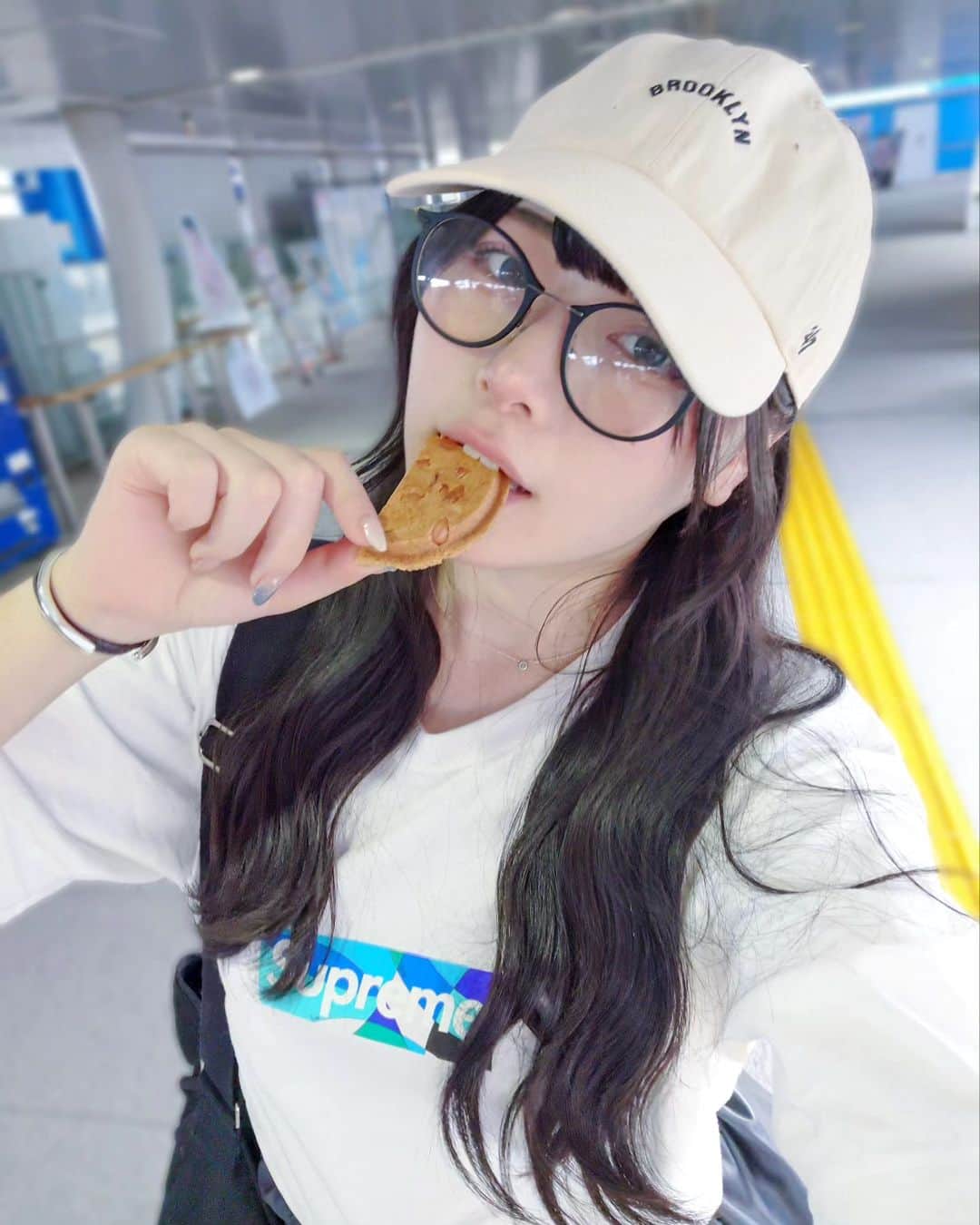 むめいさんのインスタグラム写真 - (むめいInstagram)「岩手県の半月せんべい一生食べてた 笑 まじおいしかった。また食べたい   #Xperiaアンバサダー ⁡ ⁡⁡#Xperia5IV ⁡ ⁡#xperia」6月1日 23時18分 - mumeix820