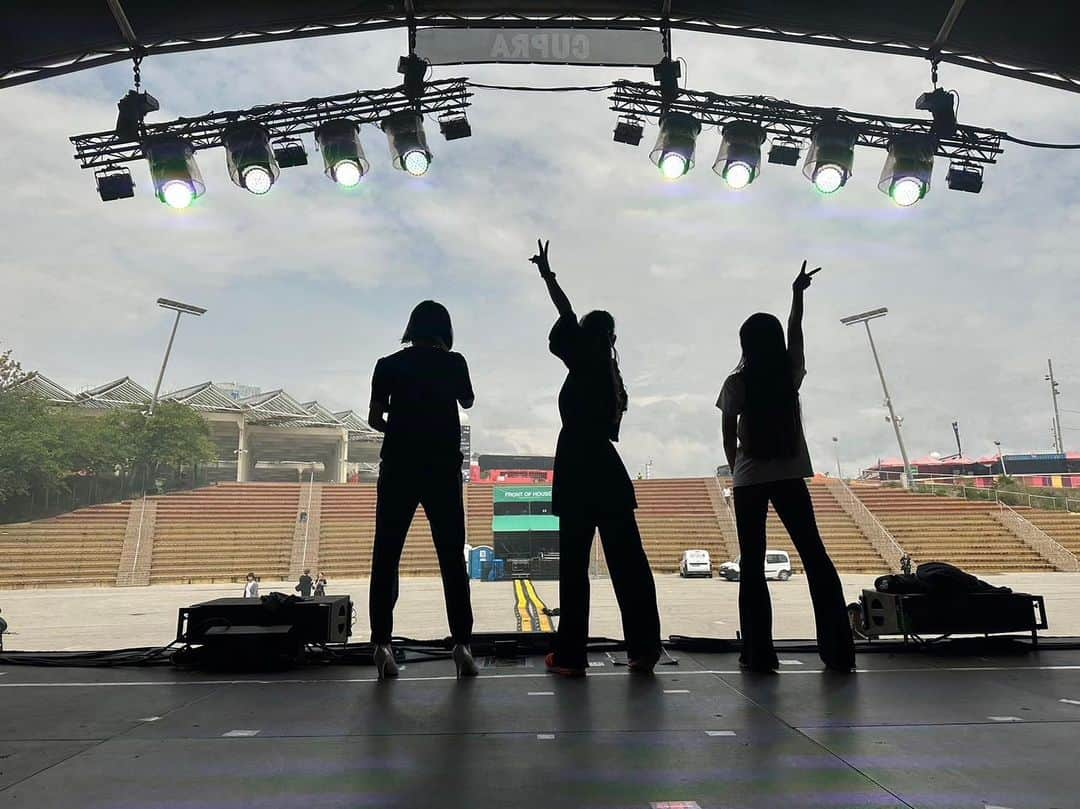 西脇綾香さんのインスタグラム写真 - (西脇綾香Instagram)「Primavera Sound Week 1 Make some noise!!!!  #Perfume #prfm #primavera2023 #spain #barcelona #jpn  日本時間で6/2 5:55〜生配信！ Twitch（無料） https://www.twitch.tv/amazonmusic  Amazon prime（prime会員限定） https://www.amazon.com/Primavera-Sound-LIVE-Day-1/dp/B0C3WJ31HV」6月1日 23時30分 - a_chan.prfm_p000001