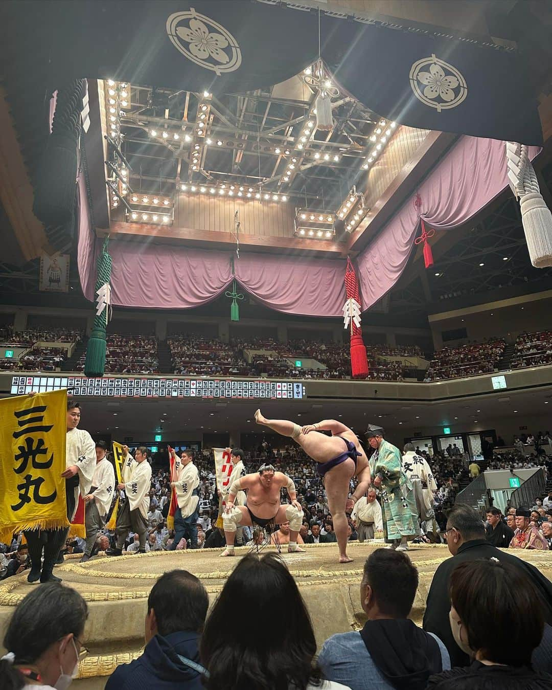 吉川プリアンカさんのインスタグラム写真 - (吉川プリアンカInstagram)「Did you know? Sumo wrestling matches happen 6 times a year and only when it’s in odd numbered months. Can’t wait to cheer again 🩵  5月の思い出、夏場所✨ 7月も、9月も、11月も行きたい！  #夏場所 #力士 #相撲 #お相撲さん #5月 #sumo #sumowrestling #sanctuary」6月1日 23時28分 - priyankayoshikawa