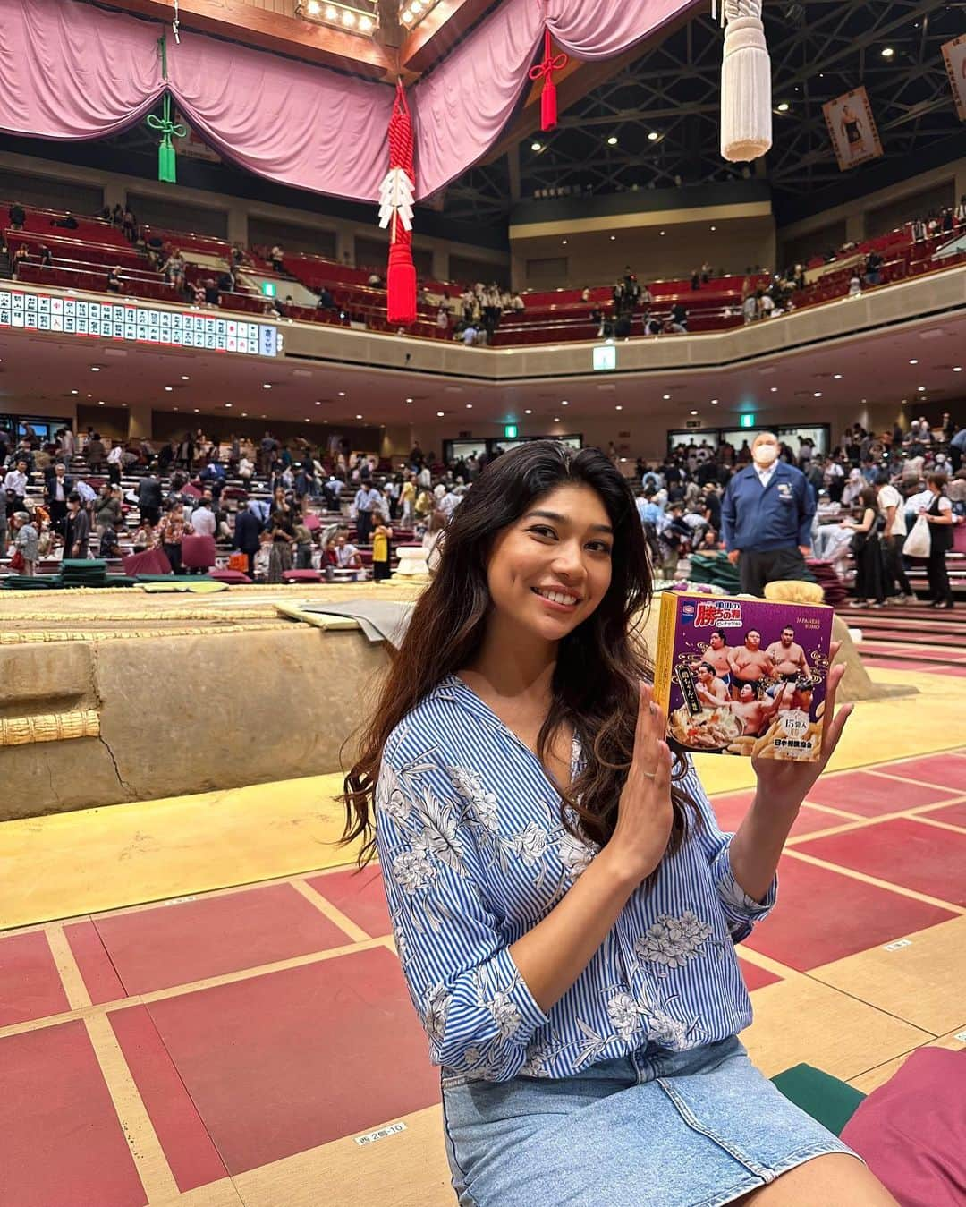 吉川プリアンカさんのインスタグラム写真 - (吉川プリアンカInstagram)「Did you know? Sumo wrestling matches happen 6 times a year and only when it’s in odd numbered months. Can’t wait to cheer again 🩵  5月の思い出、夏場所✨ 7月も、9月も、11月も行きたい！  #夏場所 #力士 #相撲 #お相撲さん #5月 #sumo #sumowrestling #sanctuary」6月1日 23時28分 - priyankayoshikawa