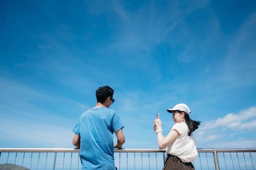 岩間恵さんのインスタグラム写真 - (岩間恵Instagram)「後ろ姿シリーズ🌊  ひとつ前の投稿にたくさんのコメント ありがとうございました✨ 良い週末をお過ごしください😽  photo by @sakaken   #もう6月 #あっという間だね #背中で語る #なんつて」6月1日 23時38分 - iwamame