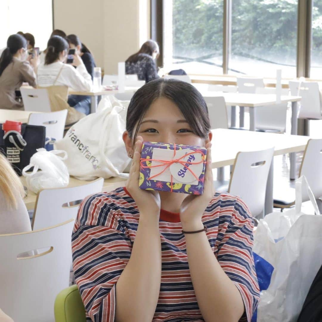 福岡女子短期大学さんのインスタグラム写真 - (福岡女子短期大学Instagram)「１／365Days  お昼休みにポートレート写真 撮ってみました🐸 みんなありがとう😊  #福岡女子短期大学 #ポートレート #eosrp #50mmf18  #カメラすきな人と繋がりたい #happybirthday」6月1日 23時39分 - fukuoka_wjc