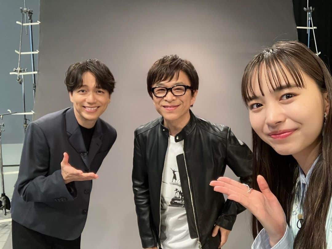 日本テレビ「おしゃれイズム」さんのインスタグラム写真 - (日本テレビ「おしゃれイズム」Instagram)「‪#育三郎s_eye‬  収録の合間に @ikusaburo_yamazaki が番組専用スマホでゆる〜く写真撮影していくこの企画。 今回カメラロールに残されていたのは…  ゲスト #武田真一 さんと収録後の自撮り🌟 スタジオでのオフショットも一緒に投稿します😊 改めて見ても、誰だか一瞬わからないようなファッション👀✨ お気に入りのライダースをかっこよく着こなすたけたんでした💓  武田さん、SNSでもDayDay.でもたくさん触れてくださりありがとうございました☀️  #見逃し配信はTVerとhuluで #山崎育三郎 #井桁弘恵 #おしゃれクリップ‪」6月1日 23時35分 - oshare_clip_ntv