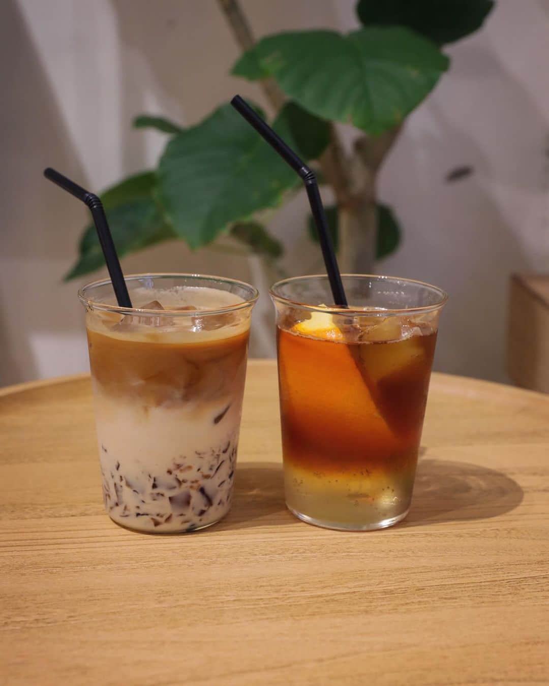 ASUKAさんのインスタグラム写真 - (ASUKAInstagram)「. 少し前に神戸に行った時に立ち寄ったカフェ☕️  @taocacoffee_kobe   外観かわいかった🥹❤️  #taoca #taocacoffee #タオカコーヒー #タオカコーヒー元町 #taocacoffee元町 #コーヒースタンド #神戸カフェ #元町カフェ #三宮カフェ #三ノ宮カフェ #兵庫カフェ #大阪力フェ #神戸グルメ #三宮グルメ #カフェ巡り #カフェ女子」6月1日 23時36分 - a.asuka.a