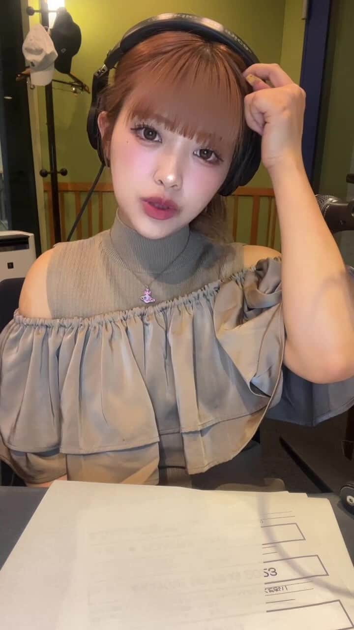 のインスタグラム：「ラジオ生放送💛💛💛」