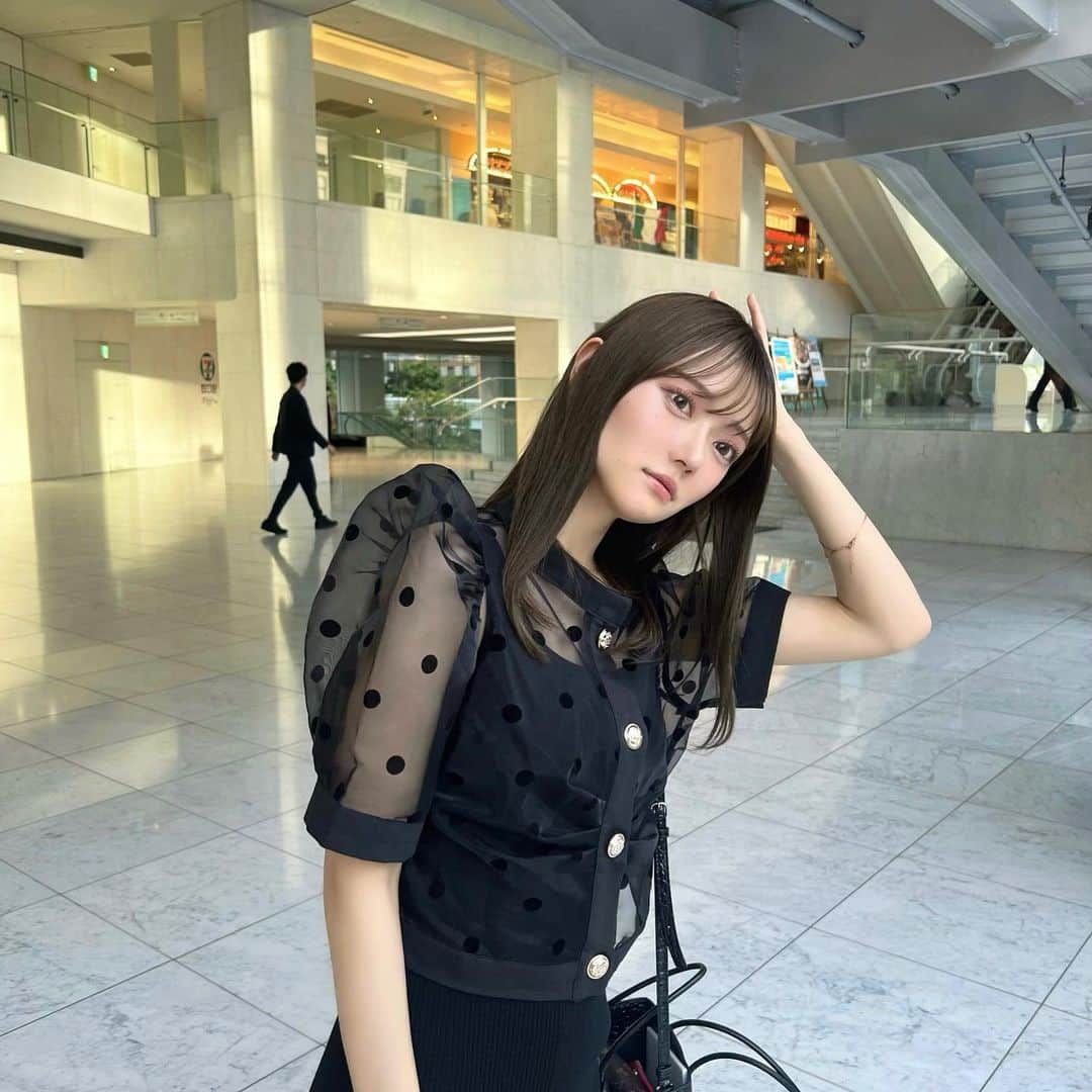石綿日向子のインスタグラム：「🛒🇰🇷  今日は特に頭使った〜 買っちゃった💳 黒わんぴ！お気に入り！ これもGU🐦‍⬛@gu_for_all_」
