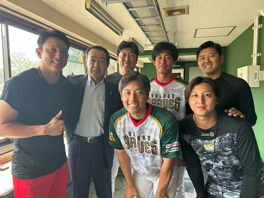 川﨑宗則さんのインスタグラム写真 - (川﨑宗則Instagram)「2009年WBC⚾️で戦った、篠塚コーチが、トークショー🎤始球式来てくれました！久しぶりに会えて嬉しかったー🥹🥹相変わらず爽やかです🤓天才左打者は、今もキラキラ🤩輝いてました！しのさんまた栃木に来なっせ😁😁チェチェチェチェスト！」6月1日 23時48分 - mune.kawasaki.official