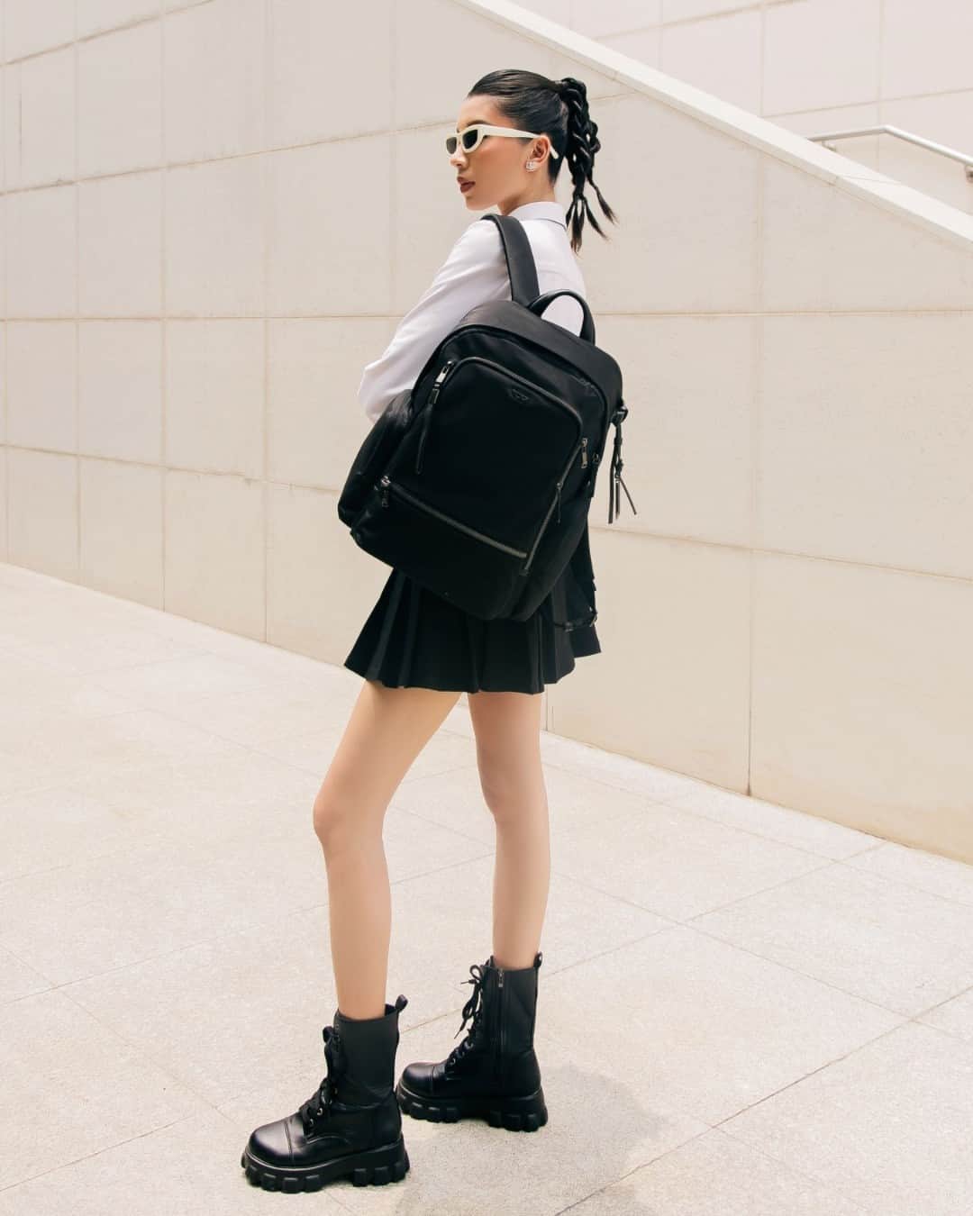 トゥミさんのインスタグラム写真 - (トゥミInstagram)「Designed to make every journey (and commute) easier. @donganhquynh shows us how she styles her Celina Backpack.   #TUMI」6月1日 23時52分 - tumitravel