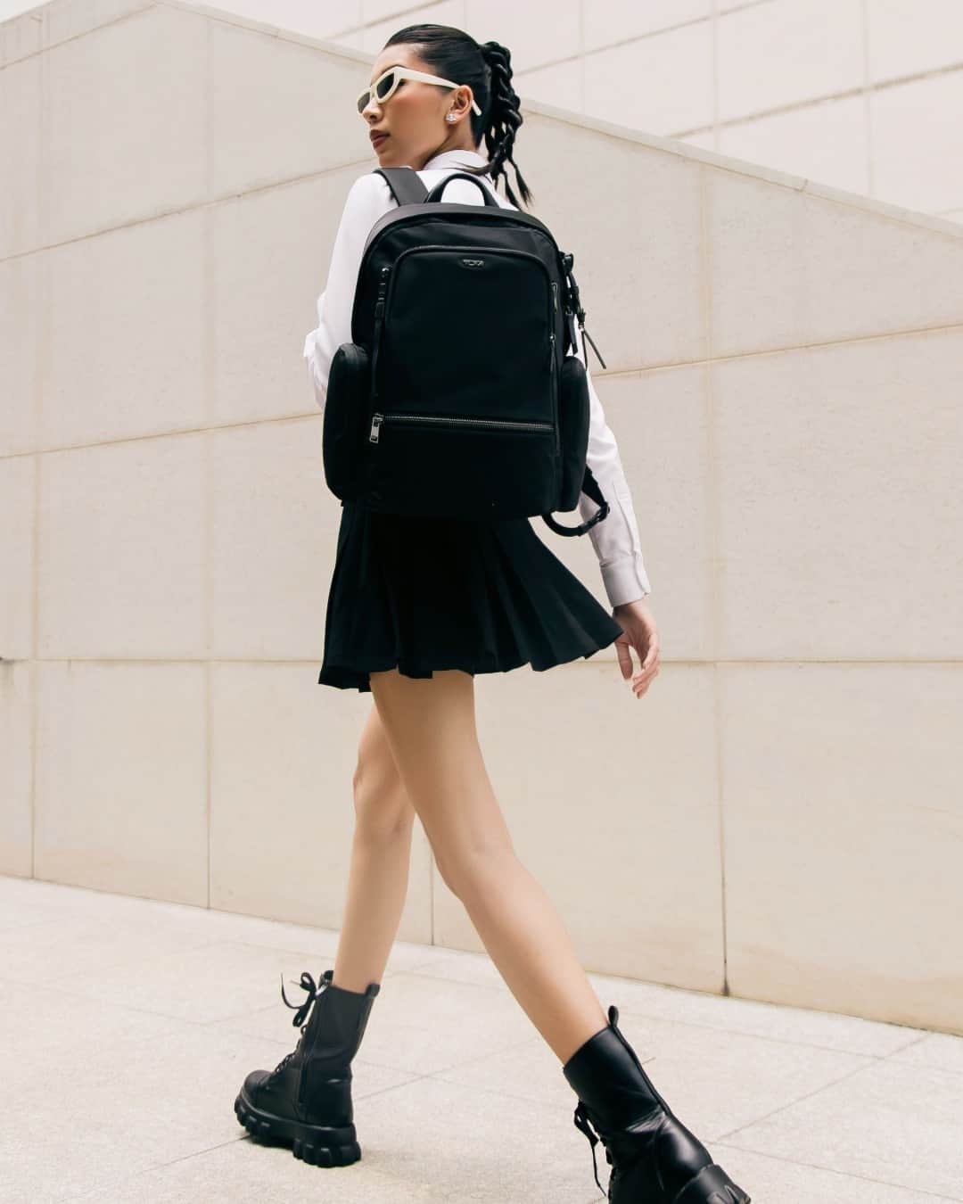 トゥミのインスタグラム：「Designed to make every journey (and commute) easier. @donganhquynh shows us how she styles her Celina Backpack.   #TUMI」