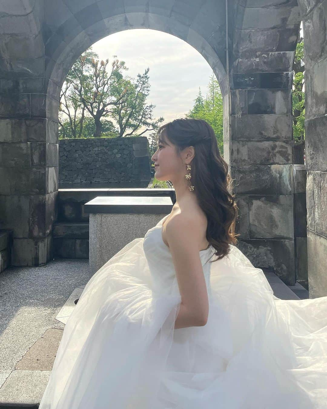 大野愛友佳さんのインスタグラム写真 - (大野愛友佳Instagram)「wedding shooting💐✨  笑顔溢れる撮影になりました❤︎ ありがとうございました😌  写真がたくさんなのでまたまとめて載せます✨  #ウェディングドレス#ウェディングヘア#ウェディング撮影#プレ花嫁#前撮りポーズ#前撮り写真#ブライダルフォト#ブライダルヘア#花嫁準備#ロケーション前撮り#カジュアルウェディング#カジュアルウェディングフォト#ロケーションフォトウェディング#ウェディングモデル」6月1日 23時58分 - ohnoayuka