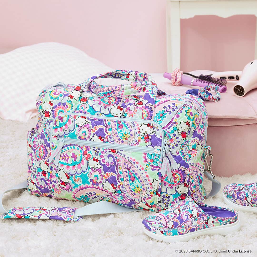 ヴェラブラッドリーのインスタグラム：「Pack up for a weekend visit with your closest friends! Tap to Shop!  #HelloKitty #VeraBradley #pattern」
