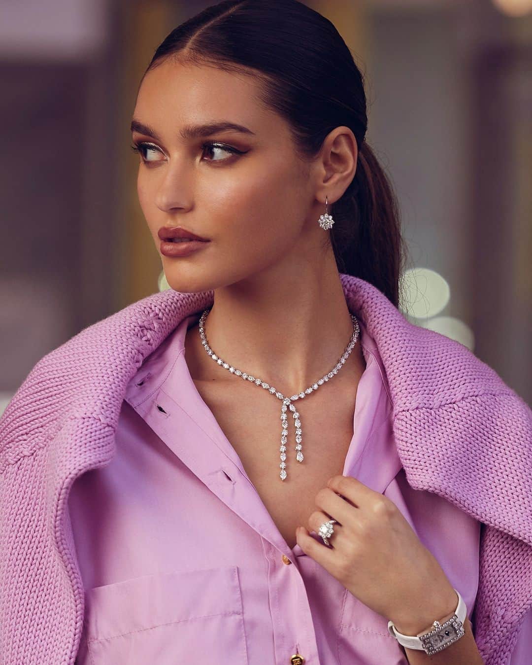 ハリー・ウィンストンのインスタグラム：「A delicate ensemble comprised of pieces from the Sunflower collection and Classics by #HarryWinston as seen in @LuxuryArtBook.」