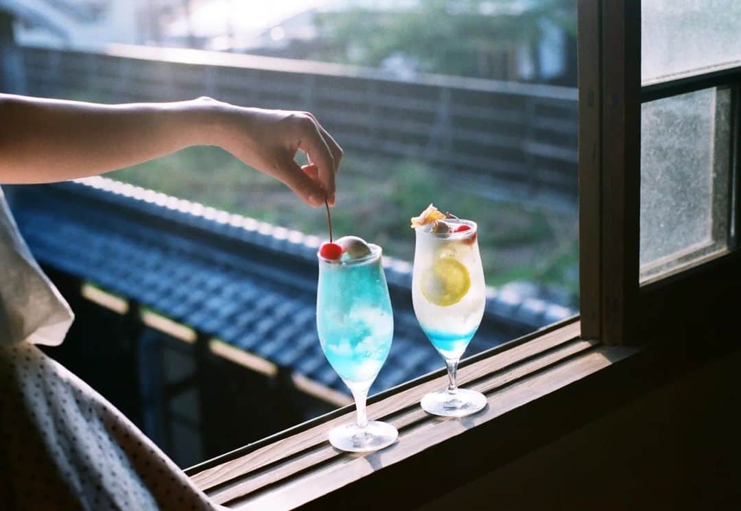 岩倉しおりのインスタグラム：「夏の飲み物は⁡キラキラして宝石みたいですき。」