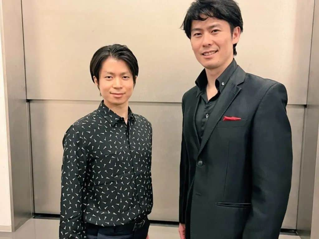 福間洸太朗さんのインスタグラム写真 - (福間洸太朗Instagram)「Last Friday, I gave a duo recital with Dai Miyata, a wonderful Japanese cellist, in the beautiful Miyajigakki Hall in Tokyo. I think it was a rare opportunity for the audience to hear the Piano Sonata No.2 and the Cello Sonata OP.19 by Rachmaninoff in one concert.  We took photos with "Kokin-chan", the image character of the hall before and after the concert. 😉 Some friends came to the concert, including Yuki Ito (we played his transcriptions of Rach Songs) and Tatsuki Machida (a former Figure Skater). Thanks a lot!  先週金曜日は小金井の宮地楽器ホールで宮田大さんとのデュオリサイタルでした。一つの演奏会でラフマニノフのピアノ・ソナタとチェロ・ソナタを聴くのはレアな機会ではなかったかと思います。私の厚かましい提案を受け入れてくれた大ちゃんに感謝します。  「こきんちゃん」と演奏会ビフォーアフターで写真を撮りました。 チェリストの伊藤悠貴くんや元フィギュアスケーターの町田樹くんも来てくれて嬉しかったです。 お越しくださった皆様、有難うございました！  #Koganei #Miyajigakki #Rachmaninoff #DaiMiyata #Cellist #YukiIto #TatsukiMachida #kokinchan #小金井 #宮地楽器ホール #ラフマニノフ #宮田大 #チェリスト #伊藤悠貴 #町田樹」6月2日 0時08分 - kotarofsky