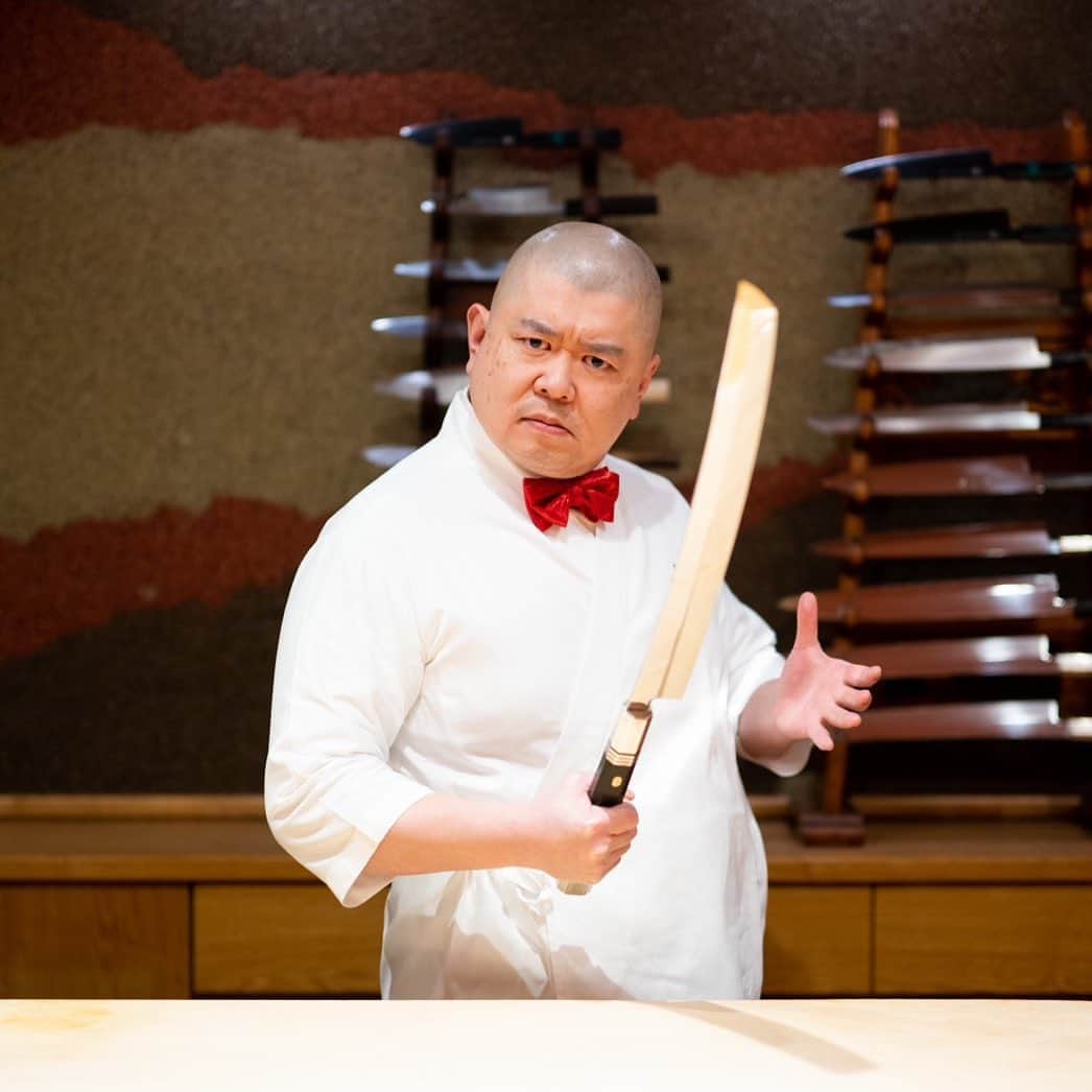  WATANABETAKAYOSHIさんのインスタグラム写真 - ( WATANABETAKAYOSHIInstagram)「I will open a knife shop in August of 2023! I will sell the knives I have made so far and the knives I have a new image of from now on. soon！  #sushibae#knife #teruzushi」6月2日 0時12分 - teruzushi