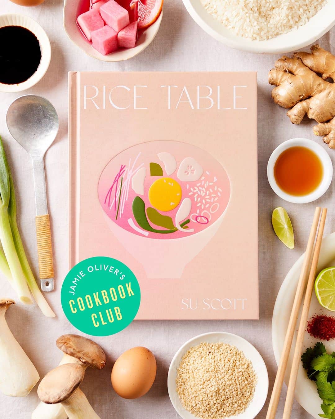 ジェイミー・オリヴァーのインスタグラム：「Can't believe it JUNE already!! But it's my pleasure to announce my Cookbook Club book of the month for June...Rice Table by the very talented @suscottfood !  Now this is a very beautiful book!! Korean food is commonly misconceived as difficult to make, but this book proves it’s simple, doable and accessible. It's also a love letter to her daughter, who is half Korean and half British. It's Su's way of passing on her Korean heritage to her daughter and as a way for her to reconnect with her upbringing which makes it even more special. If this sounds like a cookbook you'd love to get stuck into, come and join my cookbook club over on Facebook link in my bio, there's over 60k of you already now!! You've also receive an exclusive 50% OFF code to get the book, and have access to these 3 recipe exclusives....all for free!! 👉 👉 👉 Rolled omelette with seaweed, Charred cabbage in warm gochujang vinaigrette, Midnight kimchi fried rice for Kiki. So what are you waiting for, look forward to seeing your cook ups!!   #JamieOliversCookbookClub」