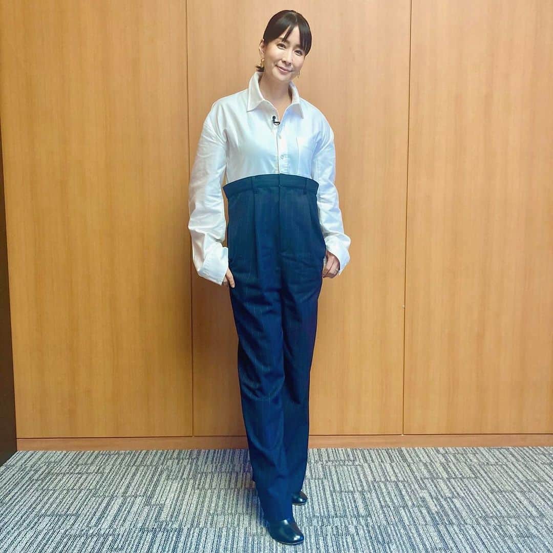 内田恭子さんのインスタグラム写真 - (内田恭子Instagram)「こんにちは。  昨日のゴゴスマ衣装。  私服もオシャレ番長の古舘さん @ichiro_furutachi1954 が褒めてくださって嬉しい。  All in one: IIROT   #衣装  #iirot  #ゴゴスマ  #内田恭子  #kyokouchida」6月1日 15時25分 - kyoko.uchida.official