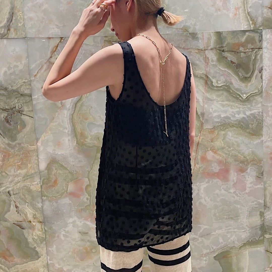 H BEAUTY&YOUTHさんのインスタグラム写真 - (H BEAUTY&YOUTHInstagram)「＜H BEAUTY&YOUTH＞  FLOWER JACQUARD TANK ¥20,900 Color: BLACK Size: FREE (着用スタッフ: 161cm)  FLOWER JACQUARD BLOUSE ¥25,300 Color: BLACK Size: FREE  #H_beautyandyouth #エイチビューティアンドユース @h_beautyandyouth  #BEAUTYANDYOUTH #ビューティアンドユース #Unitedarrows #ユナイテッドアローズ #zuluandzephyr  #gabrielaartigas  #charlottechesnais #palomabarcelo」6月1日 15時31分 - h_beautyandyouth
