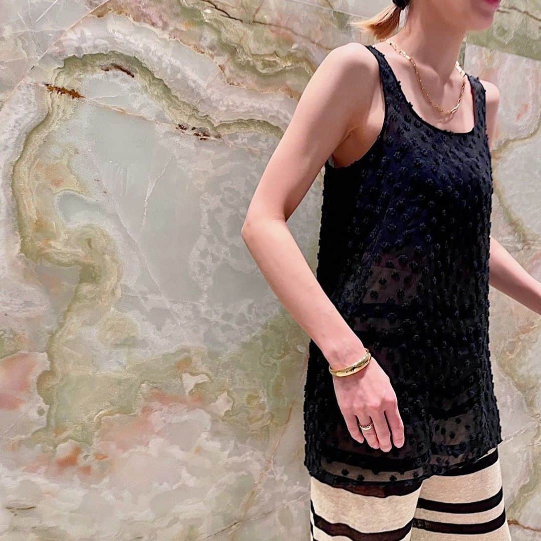 H BEAUTY&YOUTHさんのインスタグラム写真 - (H BEAUTY&YOUTHInstagram)「＜H BEAUTY&YOUTH＞  FLOWER JACQUARD TANK ¥20,900 Color: BLACK Size: FREE (着用スタッフ: 161cm)  FLOWER JACQUARD BLOUSE ¥25,300 Color: BLACK Size: FREE  #H_beautyandyouth #エイチビューティアンドユース @h_beautyandyouth  #BEAUTYANDYOUTH #ビューティアンドユース #Unitedarrows #ユナイテッドアローズ #zuluandzephyr  #gabrielaartigas  #charlottechesnais #palomabarcelo」6月1日 15時31分 - h_beautyandyouth