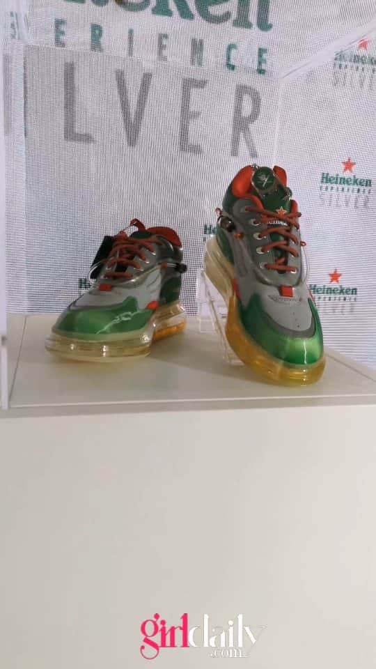 CeCi Thailandのインスタグラム：「🎊  การเปิดตัวครั้งยิ่งใหญ่ของ “Heineken Experience Silver” แฟชั่นไลฟ์สไตล์แบรนด์ใหม่  พร้อมแบรนด์แอมบาสเดอร์ “The Toys – Pyra”  รวมถึงไฮไลท์สุดเอ็กซ์คลูซีฟกับโชว์เคสสนีกเกอร์ลิมิเต็ทอิดิชั่นจาก Heineken Experience Silver ที่มีเพียง 1 ใน 32 คู่ทั่วโลก   #HeinekenExperienceSilver #ปล่อยไหลสมูทกันได้เกินคาด #คู่เดียวในไทยอยากได้ต้องเหยียบ」