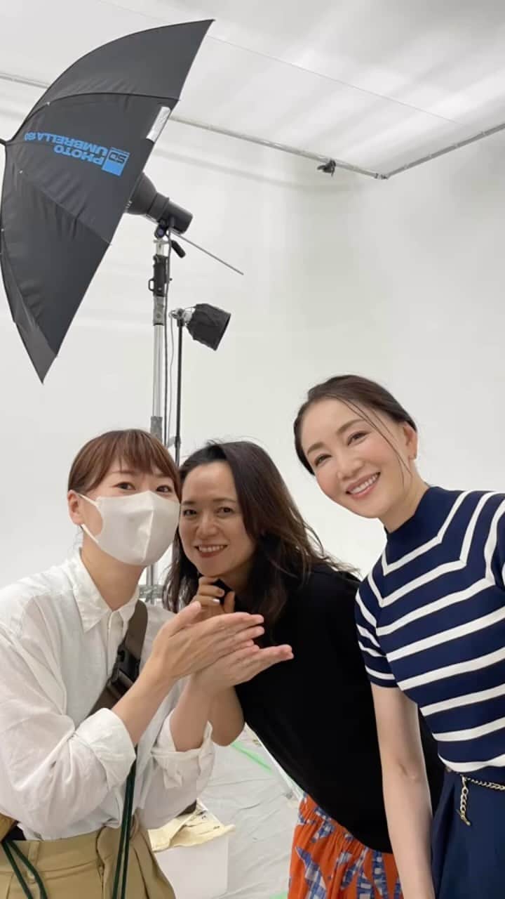 坂村かおるのインスタグラム：「光文社1スタでの撮影。 ・ ・  いつも「いいね！」を頂きありがとうございます！ 皆さんのコメントに元気を貰っています😊  #クィーンオブ美魔女 #team美魔女 #美ST #坂村かおる #トータルビューティーアドバイザー #美しく老いる #バランス #美容 #コスメ #ファッション #今日のコーデ #トータルバランス #お洒落な人と繋がりたい #コスメ好きな人と繋がりたい #美意識高い人と繋がりたい #美魔女 #美魔女が変わる #アップデートしてる人と繋がりたい #自分らしくアップデート」