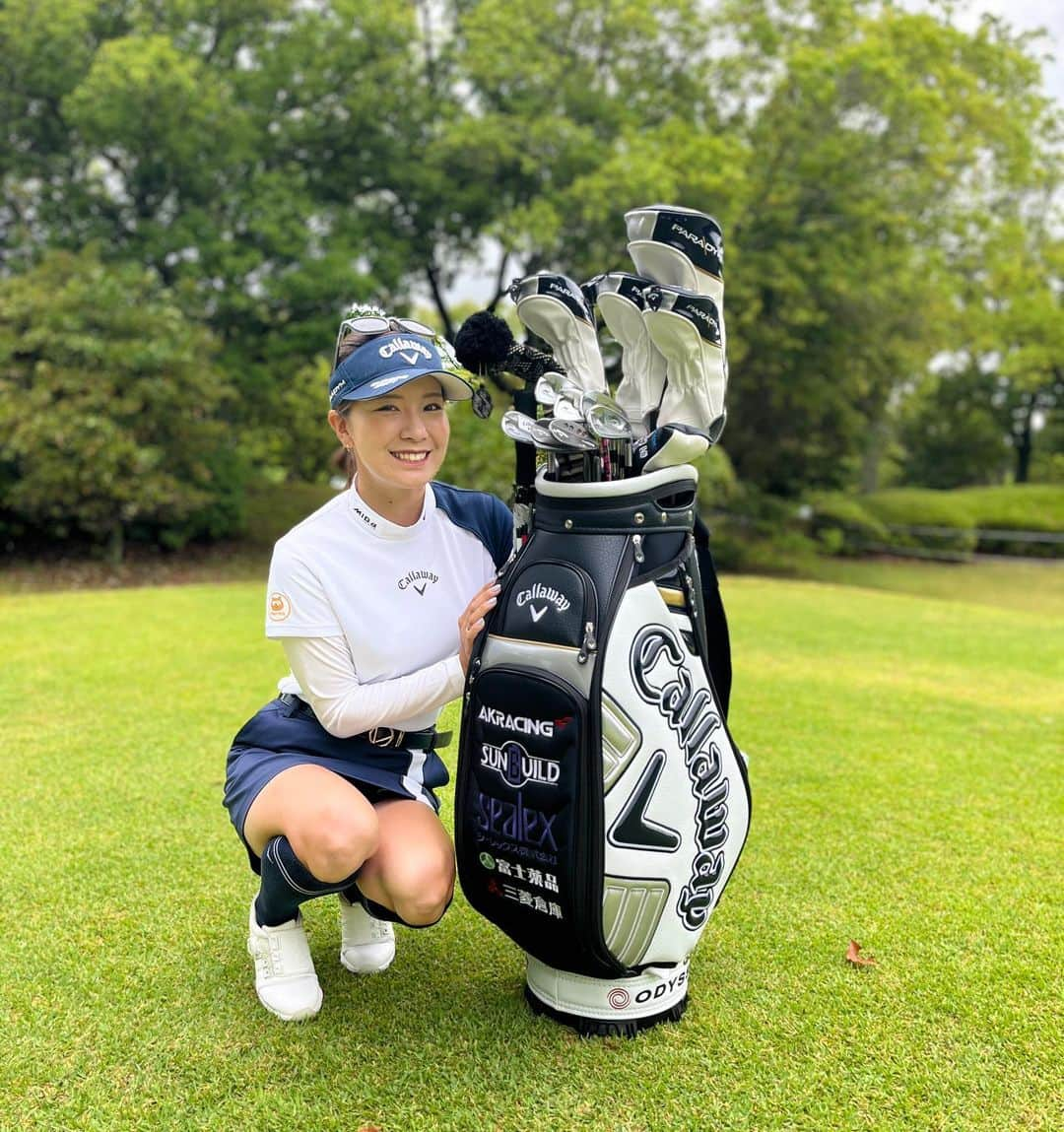 藤田光里のインスタグラム：「. . 今週からキャディバッグが変わりました💙  @callawaygolf_japan @callawayapparel_japan  #藤田光里」