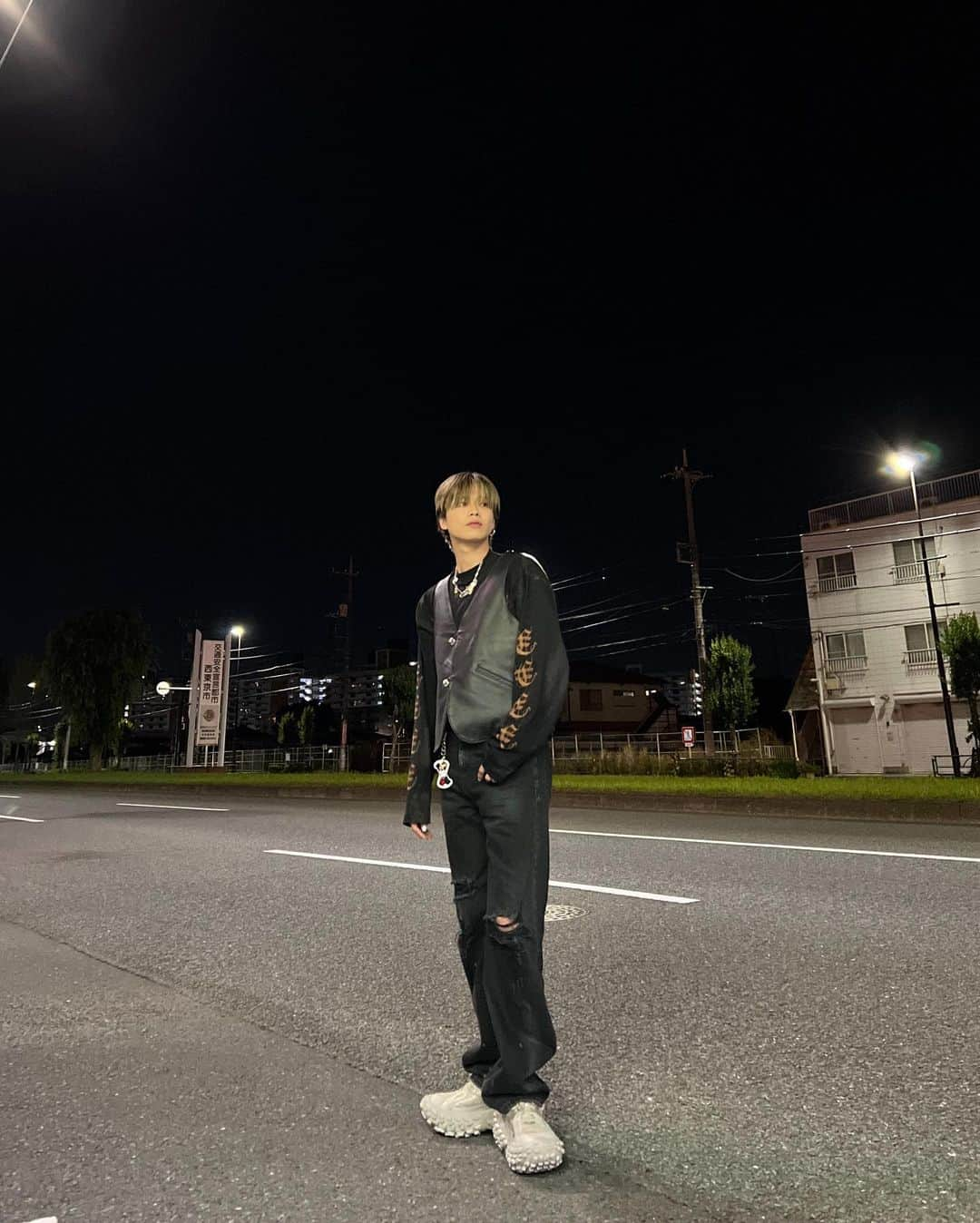 やまとさんのインスタグラム写真 - (やまとInstagram)「BB5👽❤️‍🔥🍜  Vest: @chromeheartsofficial  Tops: @balenciaga  Jeans: @balenciaga  Kicks: @balenciaga  Accessories: @bb5__official」6月1日 15時55分 - com.yamato