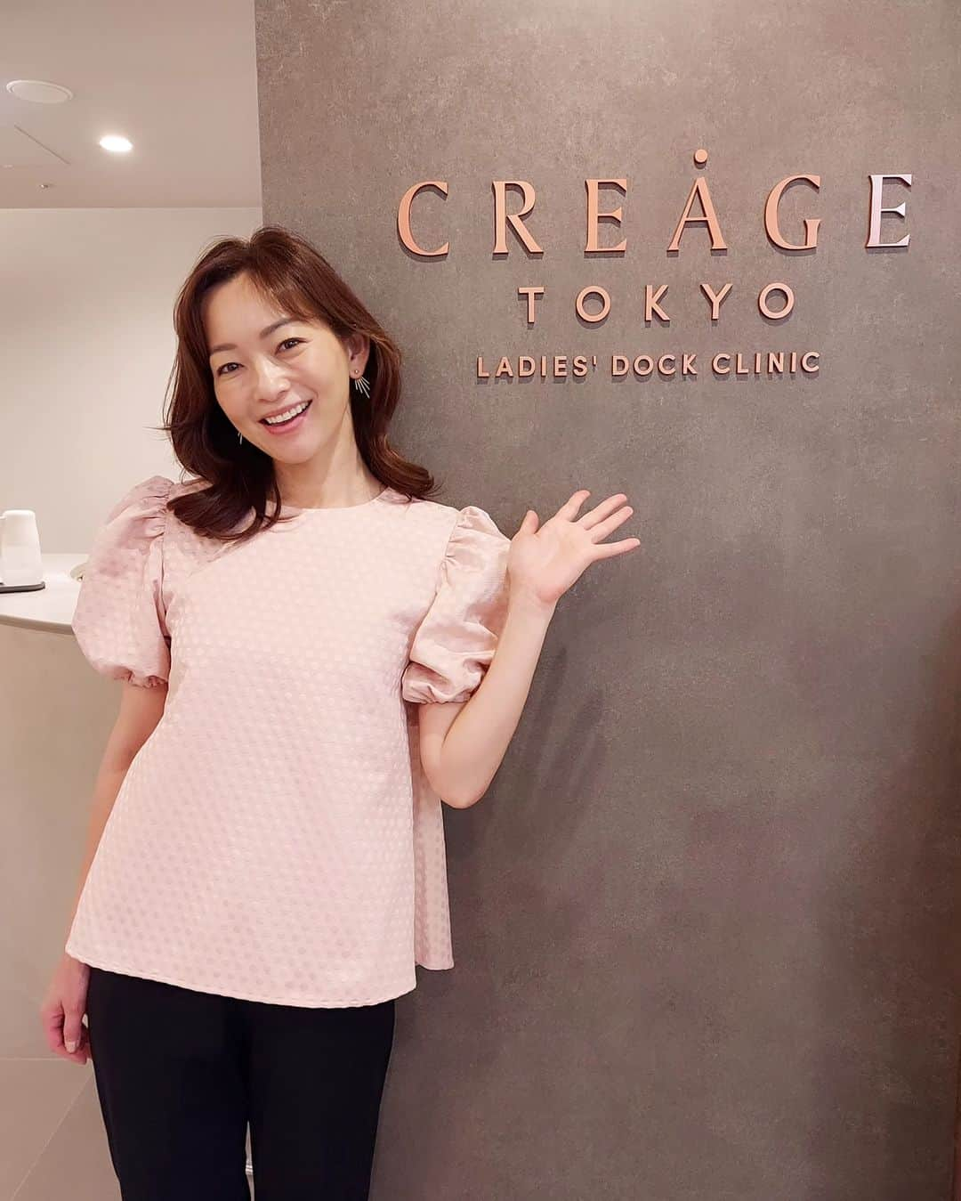 佐藤純さんのインスタグラム写真 - (佐藤純Instagram)「昨日はナオちゃんと　@creagetokyo_ld　でYOU健診を受けてきました😊  YOU健診とは子宮・卵巣・大腸・乳房の疾患を総合的に検査できるプランです。  普段はあまり気が乗らない婦人科検診だけど…　ホテルのような院内で、先生やスタッフの皆さんが全員女性なので安心して受診できました。  不安だったり、待ち時間が長そうなイメージだったので、ナオちゃんと一緒に予約をしたけど、ビックリするくらい診察がスムーズでサクサク終わっちゃた‼️  次は大腸検査も予約しました。  初めての大腸検査なのでドキドキでしたが、検査の流れを丁寧に説明してくれて、こんなキレイなところでできるならちょっと楽しみ😆  昨日の検査結果は、郵送で自宅に送られます。  結果はまだだけど、なんだか、ほっとしました😊  婦人科検診！ここ！本当にオススメです❤  #クレアージュ東京レディースドッククリニック  #CREAGETOKYO  #YOU健診 #婦人科検診  #レディースドック  #健康診断  #人間ドック  #乳がん検診  #マンモグラフィ」6月1日 16時03分 - junsatoidea