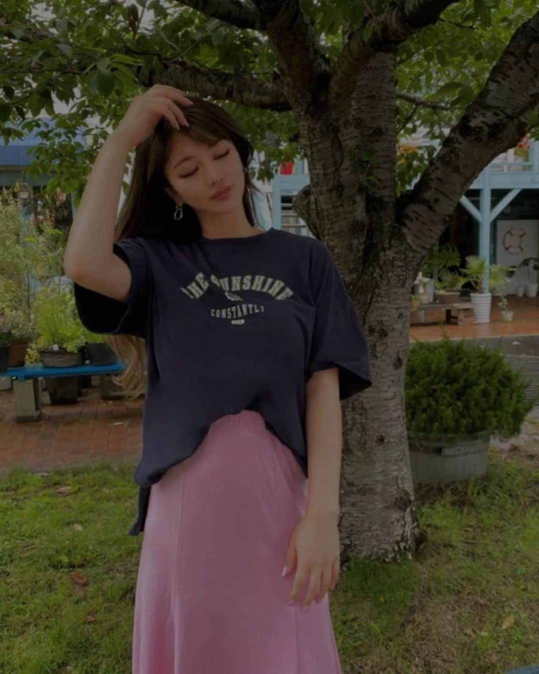 森本あやかのインスタグラム：「西大分におしゃれなカフェみつけた🤍  🤍 @shein_japan  @sheinofficial   6/30までお得なクーポンコードあるから使ってね👋 クーポンコード→【ayachi0120】 お買い上げ金額1～5,999円までは15%OFF、6000円以上は20%OFFになります☺︎  ■ DAZY Solid Elastic Waist Mermaid Hem Skirt →商品コード14262779  #shein #shein購入品 #sheinコーデ #SHEINforAll #ad」