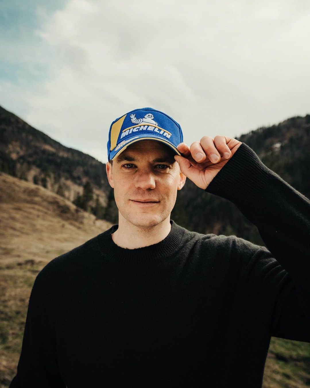 のインスタグラム：「It’s a match! Manchmal ist es so einfach. ❤️ @manuelneuer wird @michelingermany Markenbotschafter. 🤝  Manuel Neuer ist nicht nur einer der erfolgreichsten Torhüter aller Zeiten, er ist auch jemand, der Innovation und Nachhaltigkeit fest in sein Leben integriert hat. Sei es die Neu-Definition des Torwartspiels, sein E-Auto oder genau zu wissen, was dem Körper guttut und wie man ihn auf das höchste Leistungsniveau bringt.  Michelin ist einer der erfolgreichsten Reifenhersteller aller Zeiten, Erfinder des Radialreifens und hat genau diesen unbedingten Willen, seine Produkte immer weiter zu verbessern - zum Wohle der Performance und der Umwelt.  #ManuelNeuer x #Michelin #MichelinSquad」