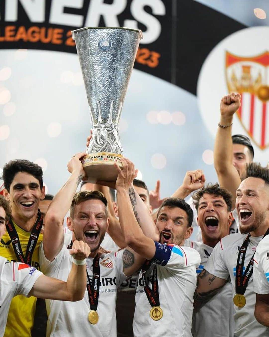 ヘスス・ナバスさんのインスタグラム写真 - (ヘスス・ナバスInstagram)「No paro de llorar de emoción! Esto es muy grande mi Sevilla!!! La Europa League es nuestra… y ya van siete!!!! Gracias afición. A disfrutarlo」6月1日 16時06分 - jnavas16