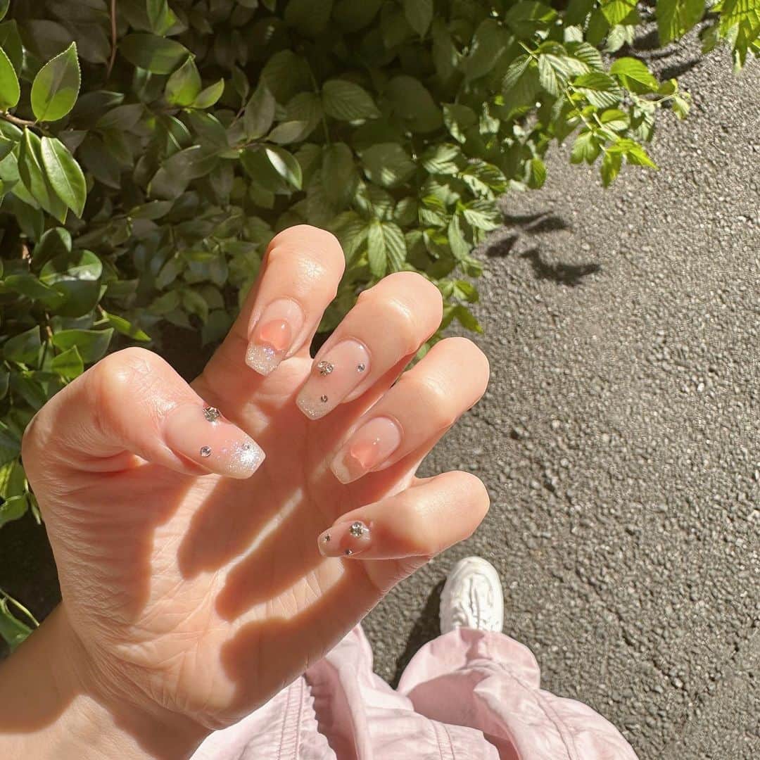 古谷柚里花のインスタグラム：「New nail💞 #ワンホンネイル #ちゅるんネイル #中国ネイル #韓国ネイル #ピンクネイル #ちゅるんネイルピンク #マグネットフレンチ #マグネットネイル #スクエアネイル #naildesign #newnail #ピンク大好き倶楽部」