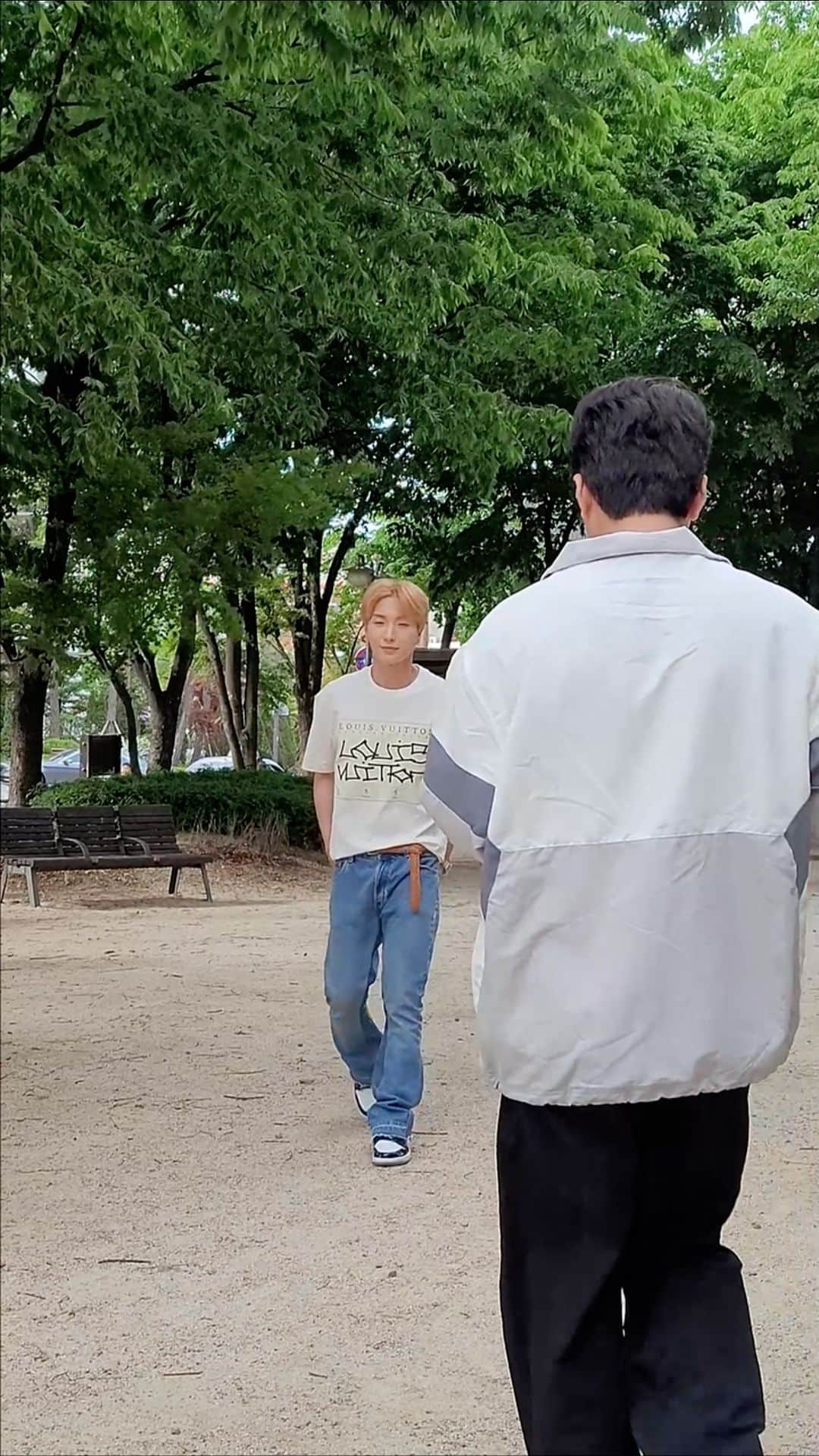 のインスタグラム：「When you collide with someone #이특 #leeteuk #collide #someone #holypop」
