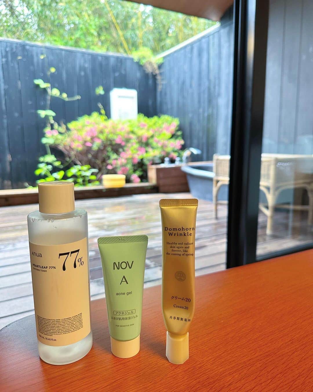 橋本奈実のインスタグラム：「静岡旅行Vlogはみていただけましたか？🌿☺️ 今回持っていった、スキンケア🧖‍♀️ anua ドクダミ77%スージングトナー NOV A アクネジェル DomohornWrinkle Crem20」