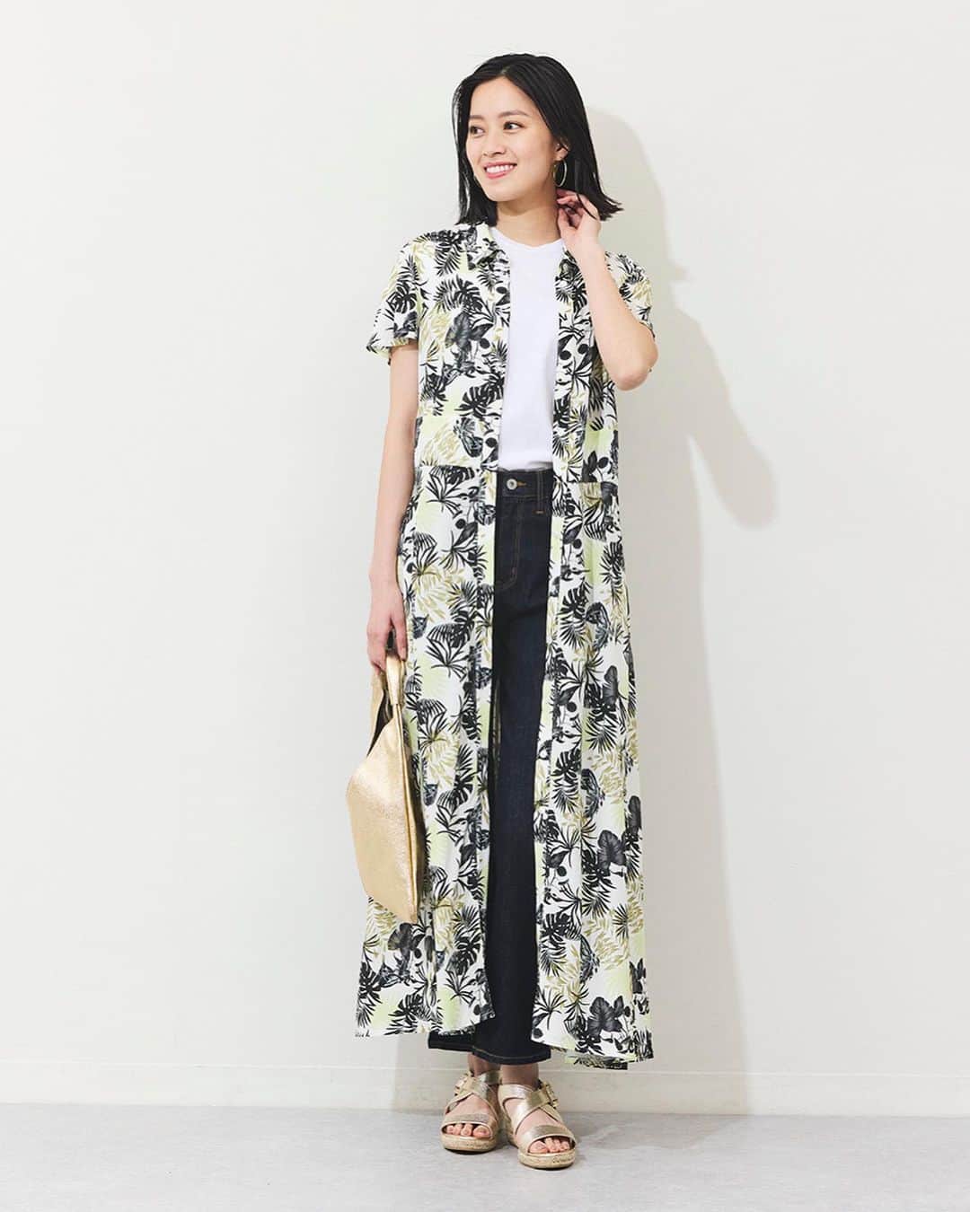 armoire caprice / アーモワール カプリスさんのインスタグラム写真 - (armoire caprice / アーモワール カプリスInstagram)「. Botanical Print for Summer 　 　 　 気温が高い日が続く今の時期、 取り入れたいのは1枚で気分が上がるプリントアイテム！  今週は、初夏にぴったりなボタニカルプリントアイテムが 続々入荷中です🛒💘 　 ハイライトの「FEATURE」から ぜひこの夏のお気に入りを見つけてくださいね🌼 　 　 　 #luxearmoirecaprice #リュクスアーモワールカプリス #armoirecaprice #アーモワールカプリス #chersage #シェルサージュ #インポート #イギリス #フランス #セレクトショップ  #大人フェミニン #プリントワンピース #花柄ワンピース #大人カジュアル #ボタニカル柄ワンピース #インド綿 #夏ワンピース #セットアップ」6月1日 19時00分 - erina_div_official